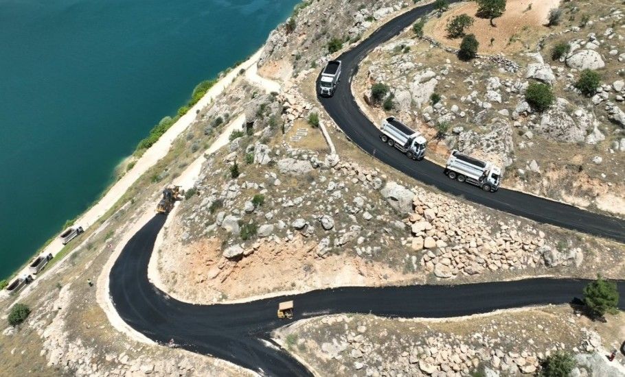 HALFETİ BATIK ŞEHRİN YOLLARI SICAK ASFALTLA BULUŞTU