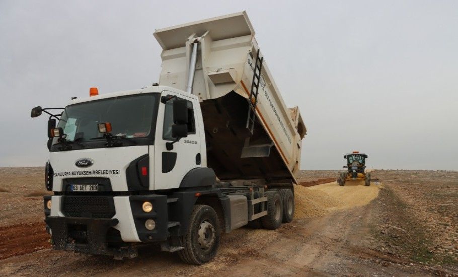 Büyükşehir’den Bozova Kırsalında Yol Atağı