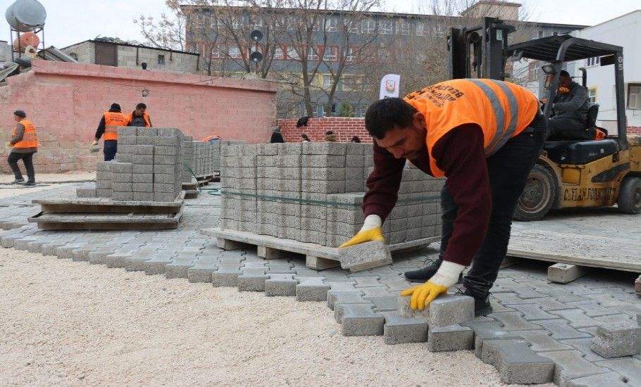 Büyükşehir Suruç’ta Üst Yapı İyileştirme Çalışmalarını Sürdürüyor