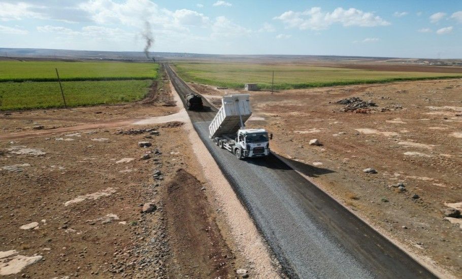 BÜYÜKŞEHİR, HİLVAN’DA 5 KİLOMETRELİK YOLUN SATHİ ASFALT ÇALIŞMALARINI TAMAMLADI