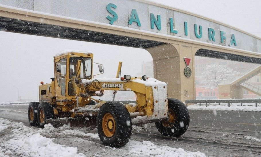 BÜYÜKŞEHİR BELEDİYESİ, KARLA MÜCADELEDE SEFERBER OLDU