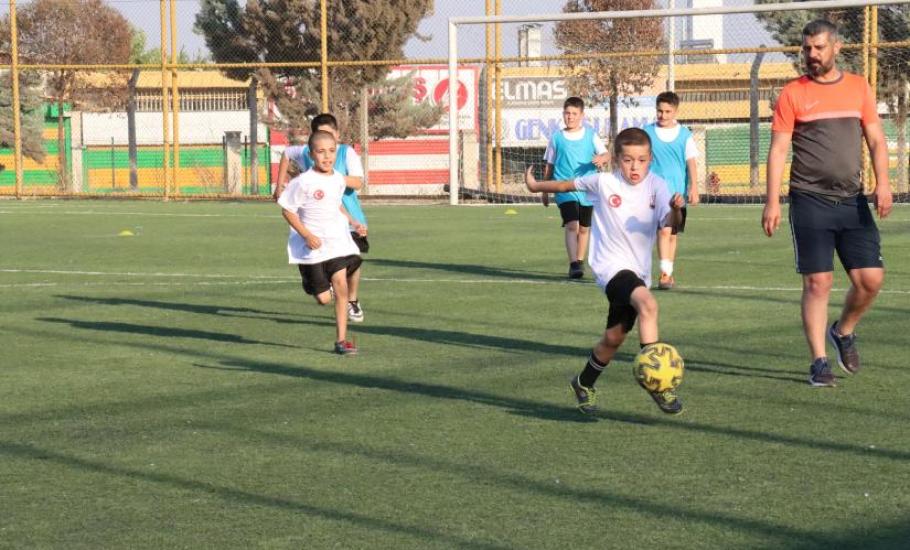 Şanlıurfa Büyükşehir Belediyesi Binlerce Çocuğu Futbolla Buluşturuyor