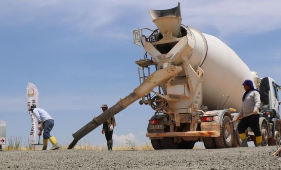 Üç İlçeyi Birbirine Bağlayan 17 Kilometrelik Güzergâhta Beton Yol Çalışmaları Sürüyor