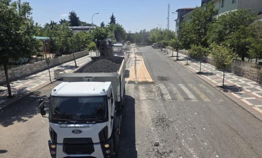 Siverek'te İki Önemli Cadde Sıcak Asfaltla Yenileniyor