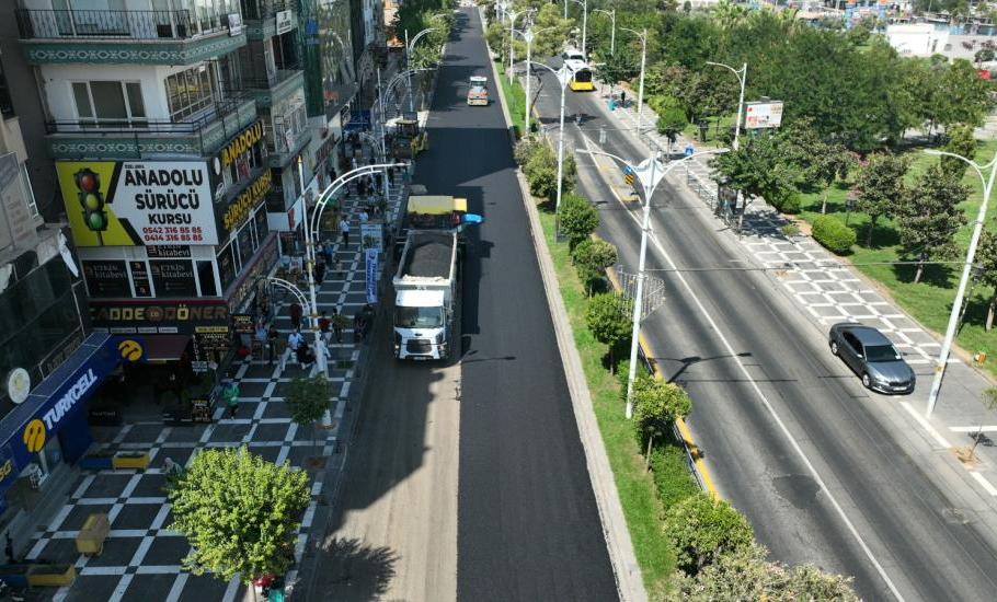ATATÜRK BULVARI'NDA SICAK ASFALT SERİMİ BAŞLADI