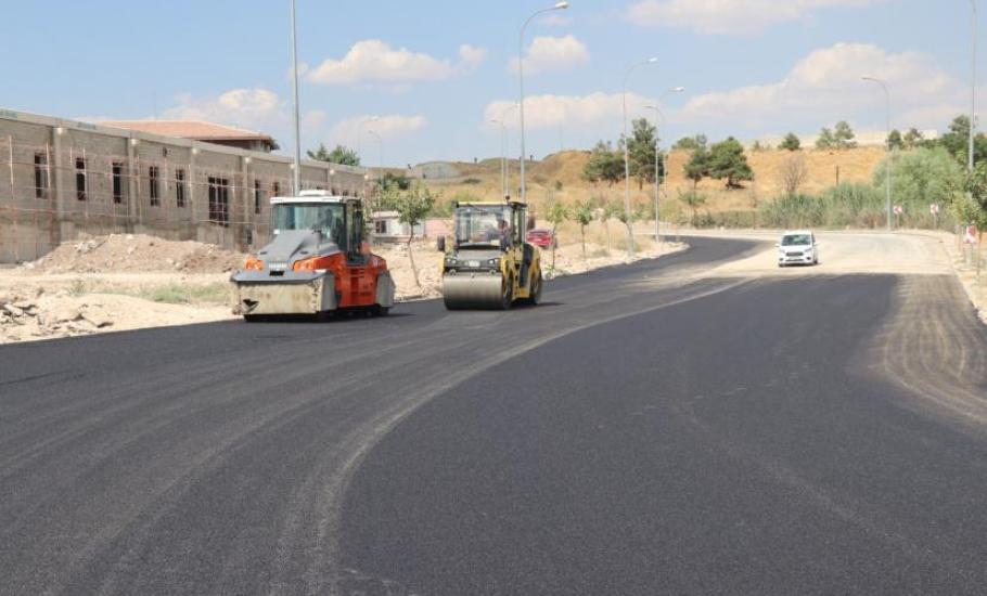 AHMET YESEVİ’DE ŞEHİT CUMA UÇAR CADDESİ ASFALTLANIYOR