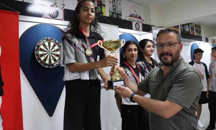 ZAFER BAYRAMI DART TURNUVASI’NDA ÖDÜLLER SAHİPLERİNİ BULDU