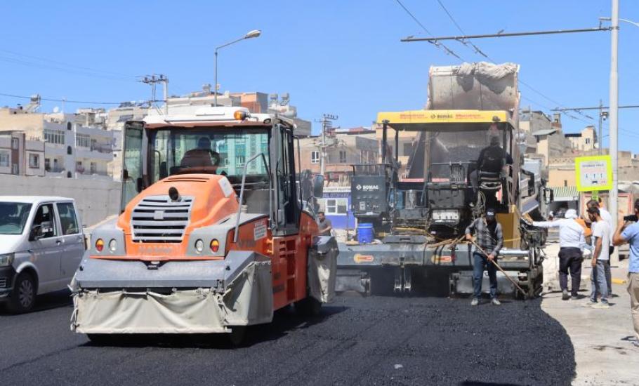 HALEPLİBAHÇE CADDESİ’NDE ASFALT ÇALIŞMALARI SÜRÜYOR