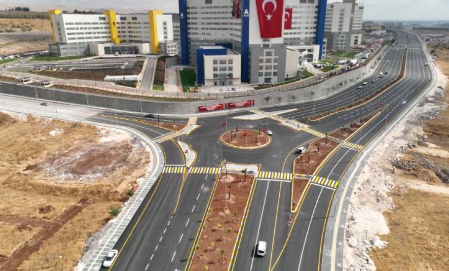 BÜYÜKŞEHİR, ŞEHİR HASTANESİ ÖNÜNDE ULAŞIMI GÜVENLİ HALE GETİRİYOR