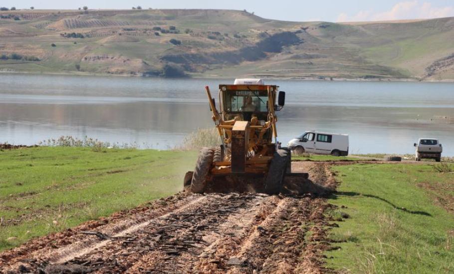 BÜYÜKŞEHİR, HİLVAN’DA 18 KM’LİK FERİBOT YOLUNU YENİLİYOR