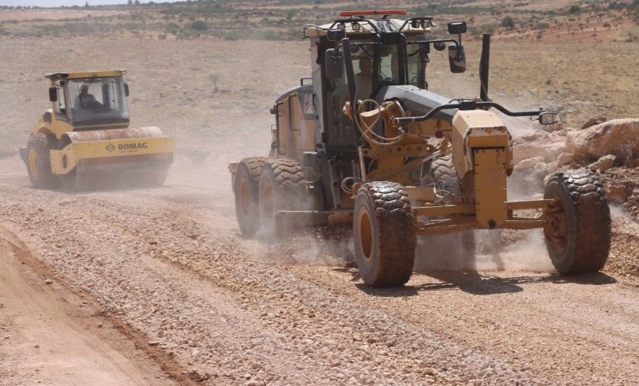 BÜYÜKŞEHİR, 39 KM’LİK GRUP YOLU İÇİN ASFALT HAZIRLIKLARINI HIZLANDIRDI