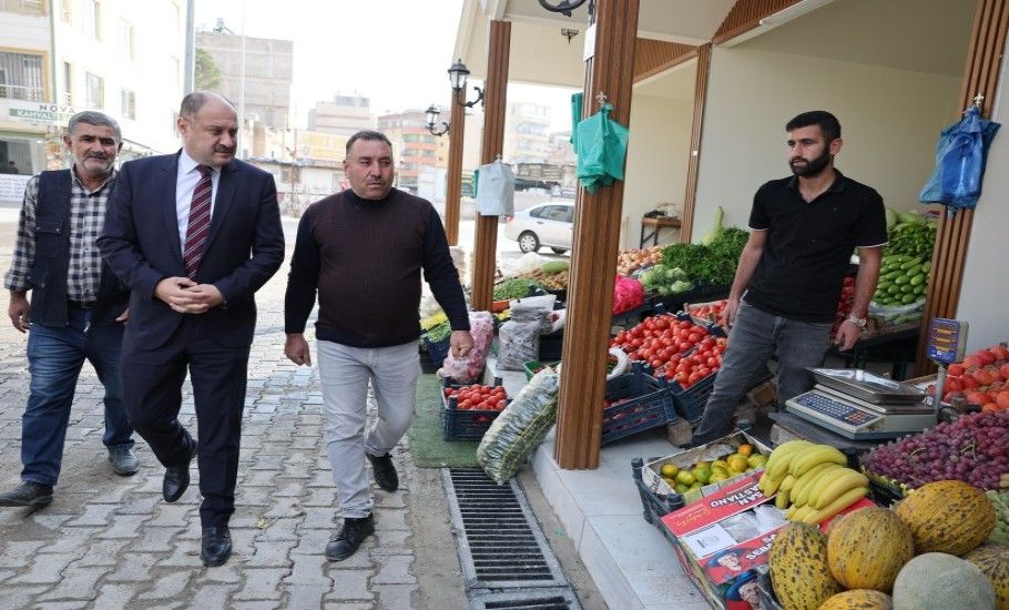 BAŞKAN GÜLPINAR, YENİLENEN PAZAR YERİNDE ESNAFLA BULUŞTU