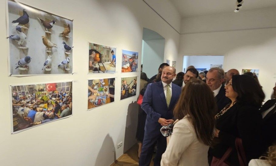 AVUSTURYA’NIN EN ÜNLÜ FOTOĞRAF SANATÇISI, ŞANLIURFA’DA ÇEKTİĞİ FOTOĞRAFLARI VİYANA’DA SERGİLEDİ