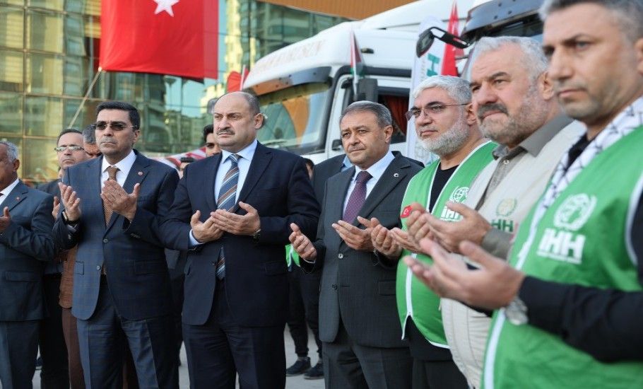 ŞANLIURFA’DAN GAZZE’YE 4 TIRLIK YARDIM KONVOYU DUALARLA UĞURLANDI