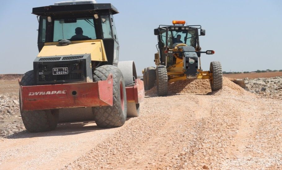 BÜYÜKŞEHİR, SİVEREK’İN YOLLARINI YENİLİYOR