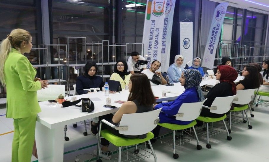 BÜYÜKŞEHİR BELEDİYESİ, AFETTEN ETKİLENEN GENÇLERİN GÜÇLENDİRİLMESİ PROGRAMINA EV SAHİPLİĞİ YAPIYOR