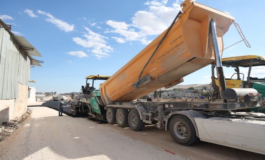 BÜYÜKŞEHİR, EYYÜBİYE’NİN YOL İHTİYACINI GİDERİYOR