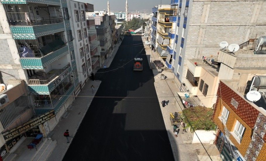 BÜYÜKŞEHİR BELEDİYESİ, EYYÜBİYE’DE KIŞ ÖNCESİ YOĞUN ASFALT MESAİSİNE DEVAM EDİYOR