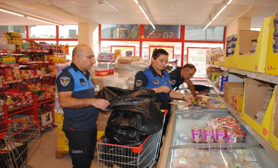 ŞANLIURFA’DA ZABITA EKİPLERİNDEN ZİNCİR MARKETLERE SIKI DENETİM