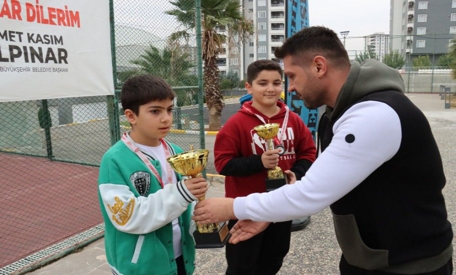 ÖĞRETMENLER GÜNÜ TENİS TURNUVASI SONA ERDİ