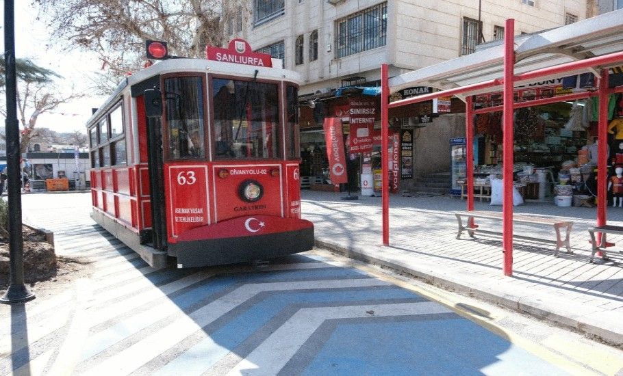 DİVANYOLU’NDA NOSTALJİK TRAMVAY YENİDEN SEFERLERİNE BAŞLADI