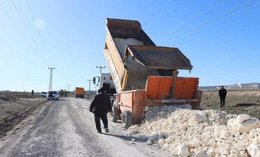 BÜYÜKŞEHİR, KARAKÖPRÜ’DE 14 KM’LİK GRUP YOLUNU SICAK ASFALTLA BULUŞTURUYOR