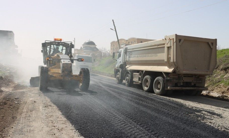 BÜYÜKŞEHİR BELEDİYESİ, BOZUK YOLLARI ONARIYOR
