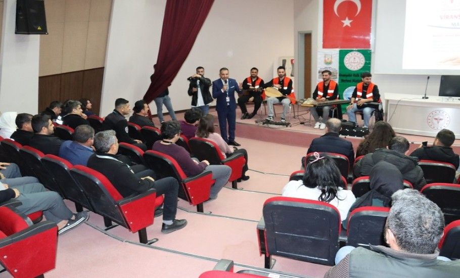 ŞANLIURFA’DA DENETİMLİ SERBESTLİK KAPSAMINDAKİ VATANDAŞLAR VE SAĞLIK ÇALIŞANLARINA MİNİ KONSER
