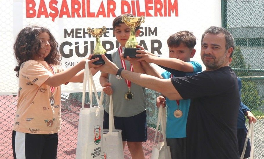 ŞANLIURFA’DA 23 NİSAN TENİS TURNUVASI ÖDÜL TÖRENİYLE SONA ERDİ